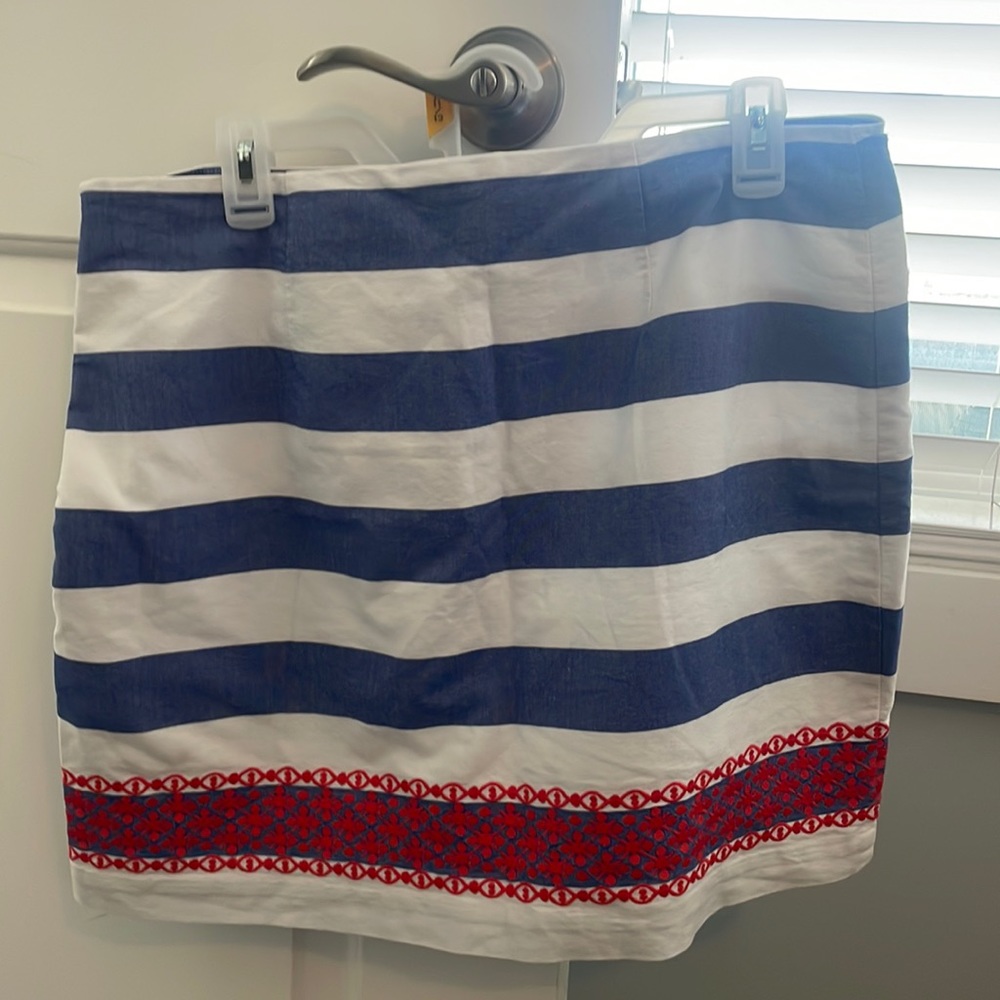 Vineyard vines lined skirt